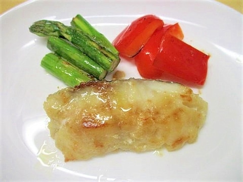 ガーリック風味の鱈ソテー(アスパラ・パプリカ添え)